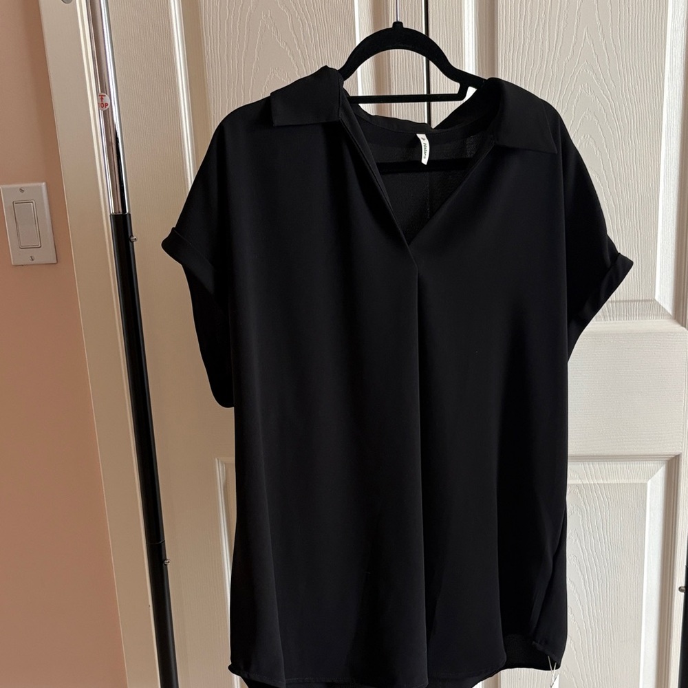 NWT HALARA Elegant Black V-Neck Blouse SHORT SLEEVES. ELEGANT LARGE